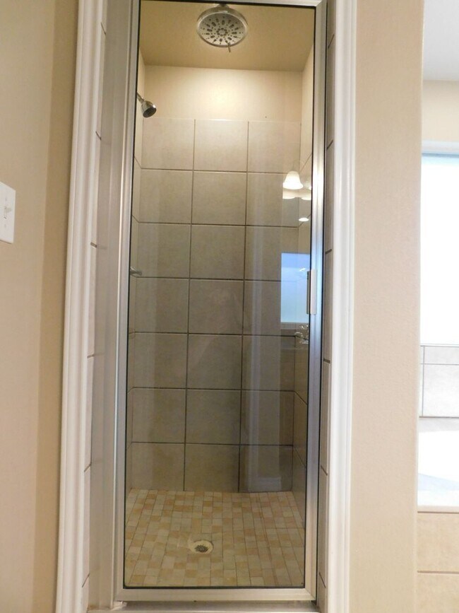 Building Photo - 244 Ariana Ct