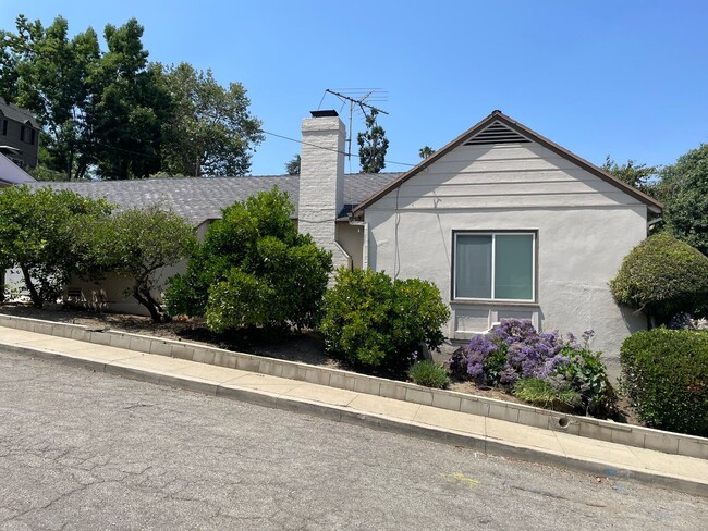 Building Photo - Charming 3-Bedroom Home with Gardener Serv...
