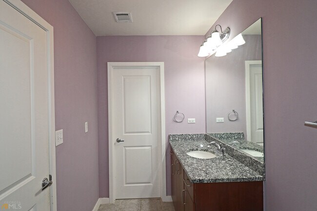 Building Photo - 250 Pharr Rd NE