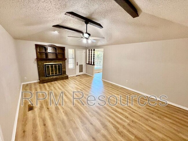Building Photo - 1208 Beano Bend