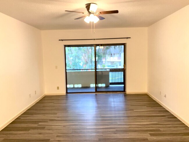 Building Photo - 1/1 Updated Condo In Heart Of Ocala