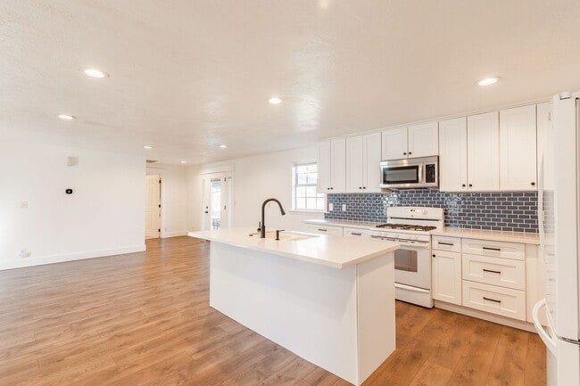 Building Photo - Heart of Eagle 4 Bed 2 Bath Home