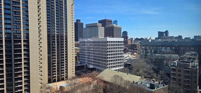 Building Photo - 2 Hawthorne Pl