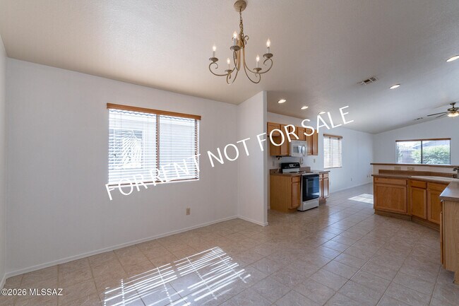 Building Photo - 2439 W Rousseau St
