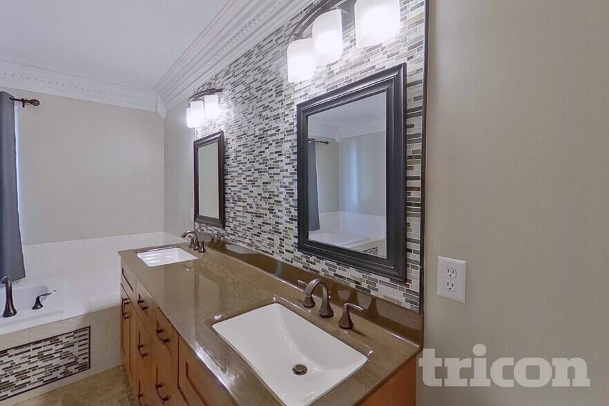 Building Photo - 935 Squirrels Nest Ct