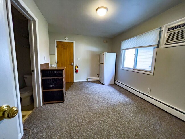 Building Photo - Hardwood Floors