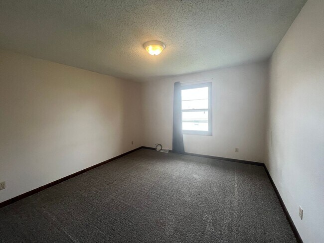 Building Photo - 401 W Jackson St