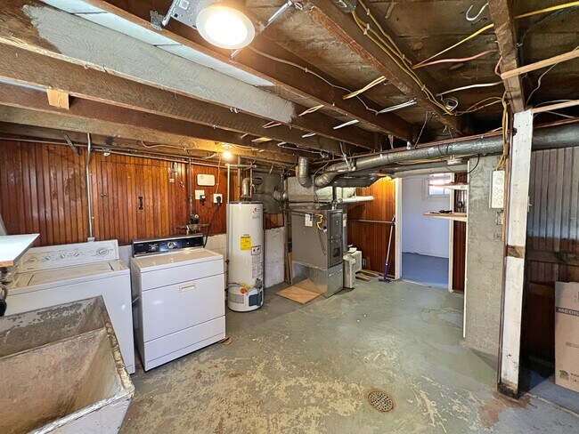 Building Photo - 3165 W 36th Ave