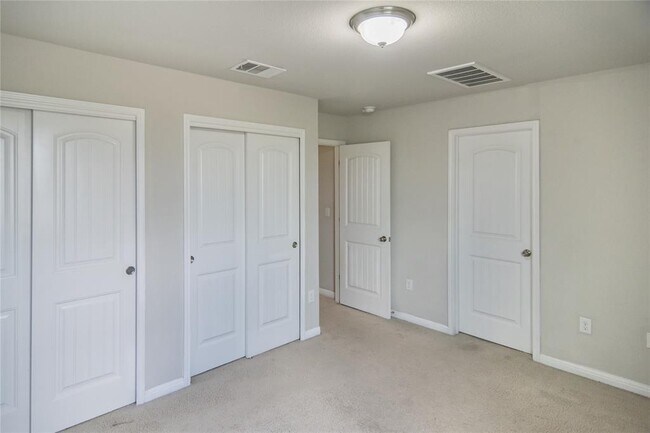 Building Photo - 332 Cane River Rd