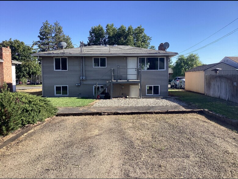 Building Photo - 608 Villard St