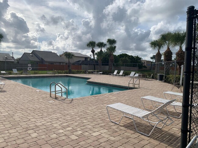Building Photo - 6076 Strawberry Lakes Cir