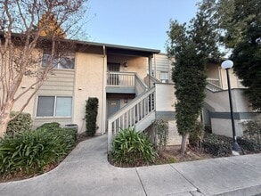Building Photo - Updated 2 Bedroom, 2 Bath Condo in Gated Summershore Community – San Jose!