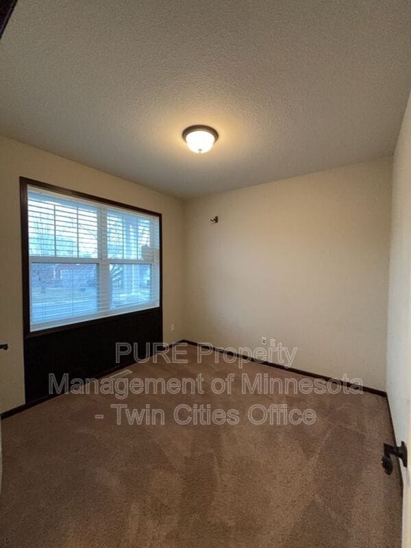 Building Photo - 1704 Basswood Ct