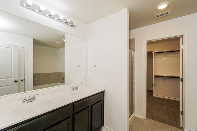 Building Photo - 14251 Geyserite Ave