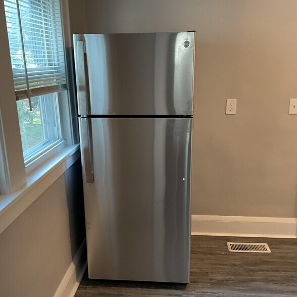 Building Photo - 17000 Melgrave Ave