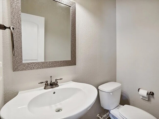 Building Photo - 118 Barrington Ln