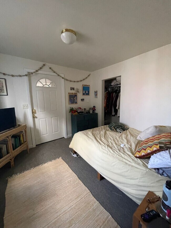 Building Photo - 72 Hyde St