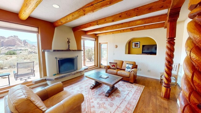 Building Photo - Custom Adobe style home in exclusive Navaj...