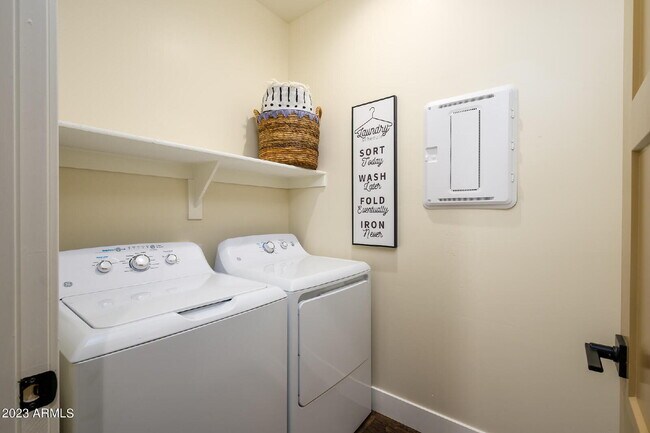 Building Photo - Exclusive Urban Sanctuary—Sophisticated Townhouse in Vibrant Phoenix