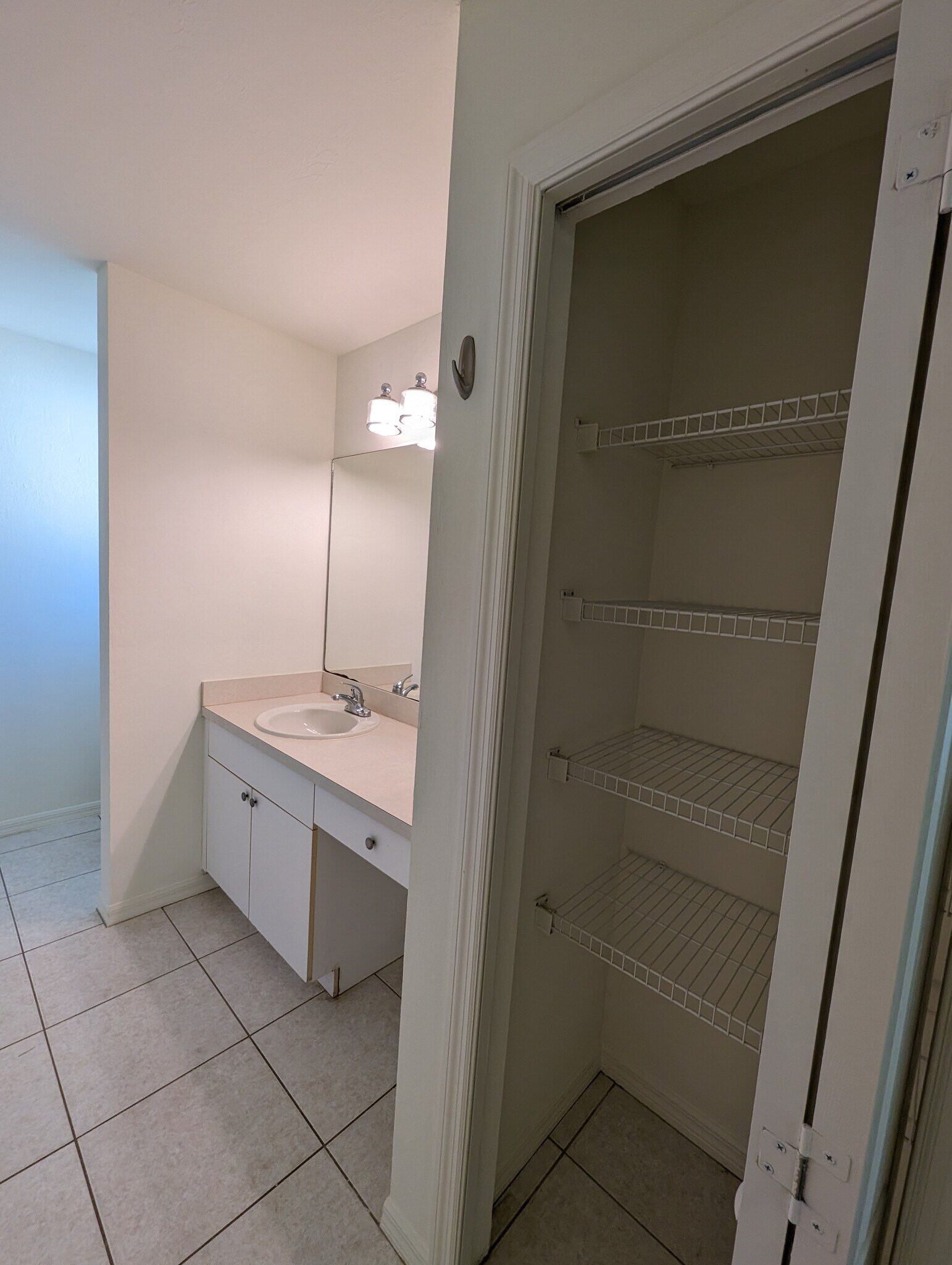 Building Photo - 2229 Heritage Greens Dr