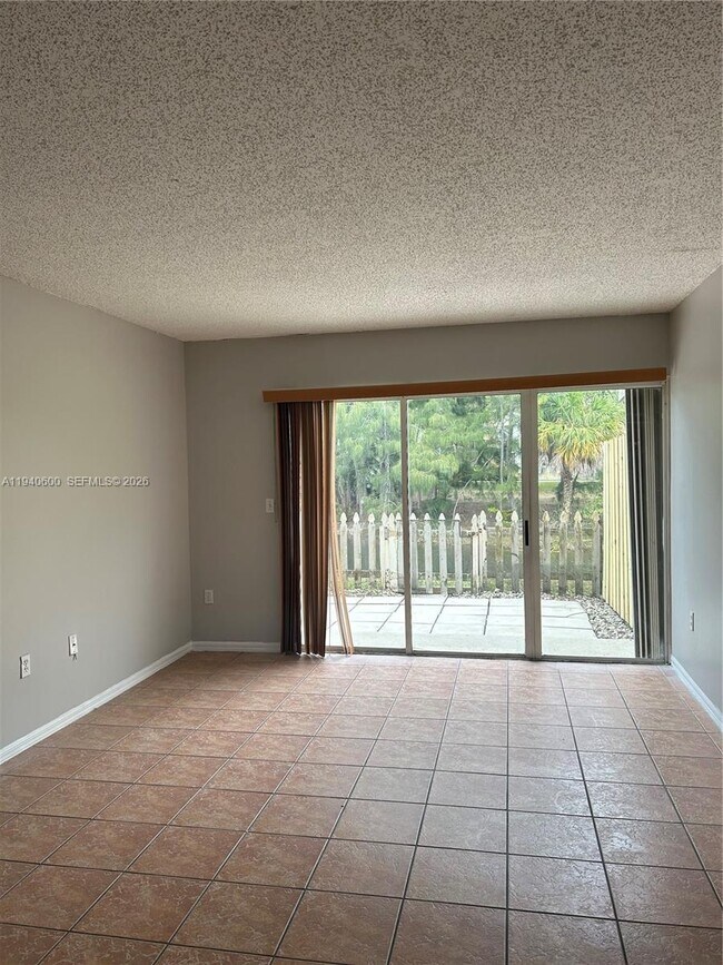 Building Photo - 6225 SW Kendale Lakes Cir