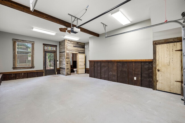 Building Photo - 479 W Park St