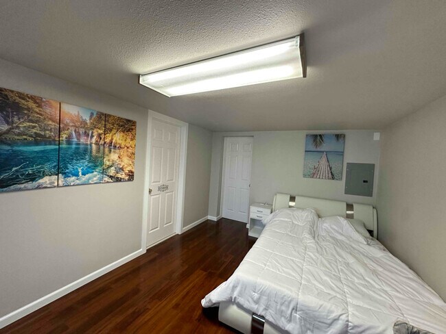 Building Photo - 4226 Sunset Beach Rd W