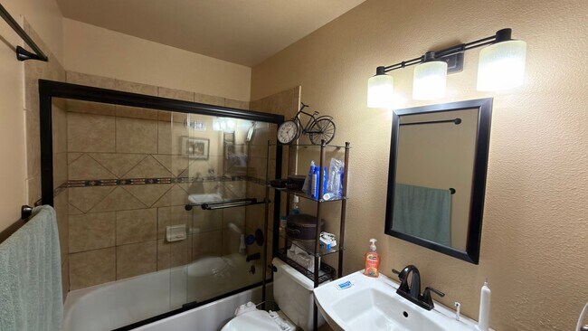 Building Photo - Great Furnished House In Fort Collins with all utilities included