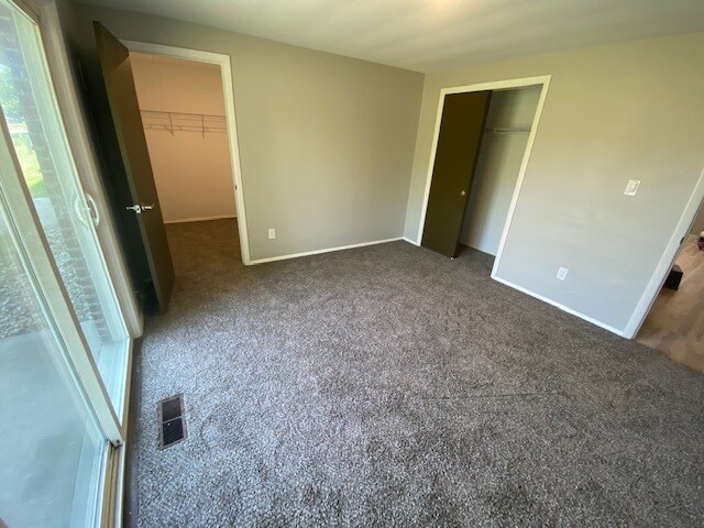 Building Photo - 827 W Shermoor St