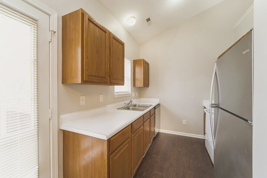 Building Photo - 6614 Hampton Way Dr