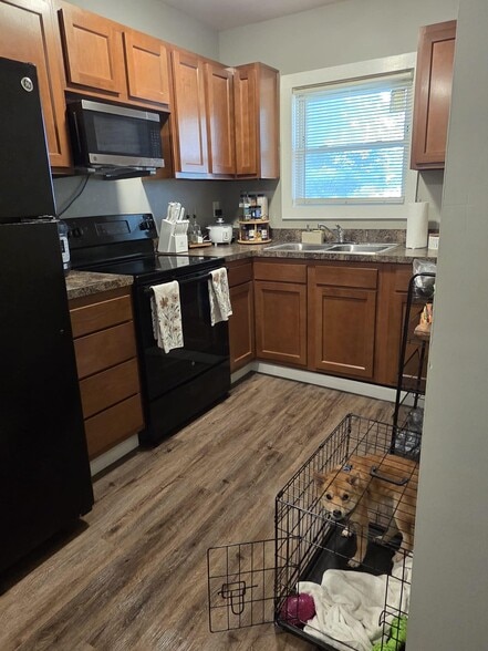 Kitchen - 3901 Garland Ave