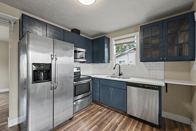 Building Photo - 14917 W Thorne Ln SW