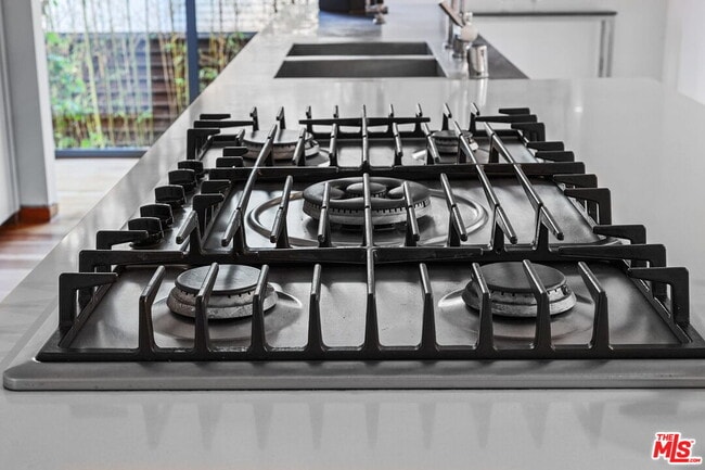 Building Photo - 7 Vicente Ter