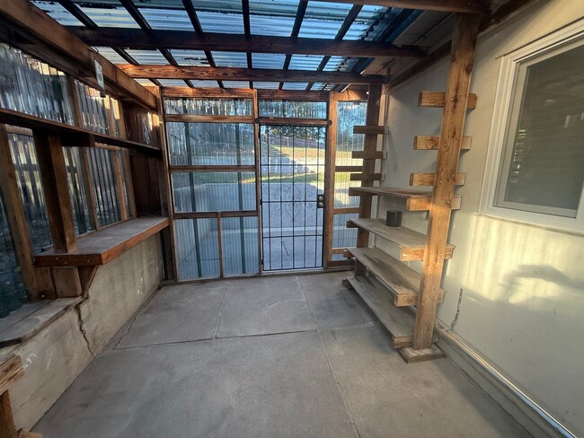 Building Photo - Stunning 2-bedroom, 1.5-bath Modern home i...