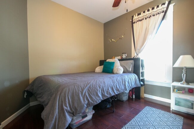 Building Photo - 1315 5th St NE