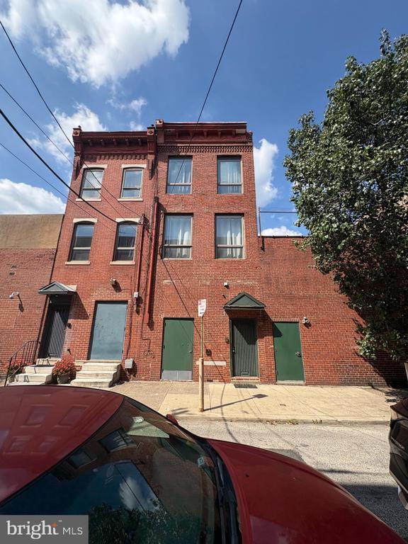 Building Photo - 725 Kater St