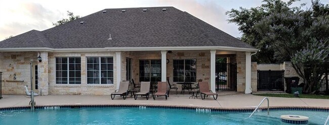 Building Photo - 1900 Scofield Ridge Pkwy