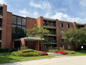 Building Photo - 1415 E Central Rd