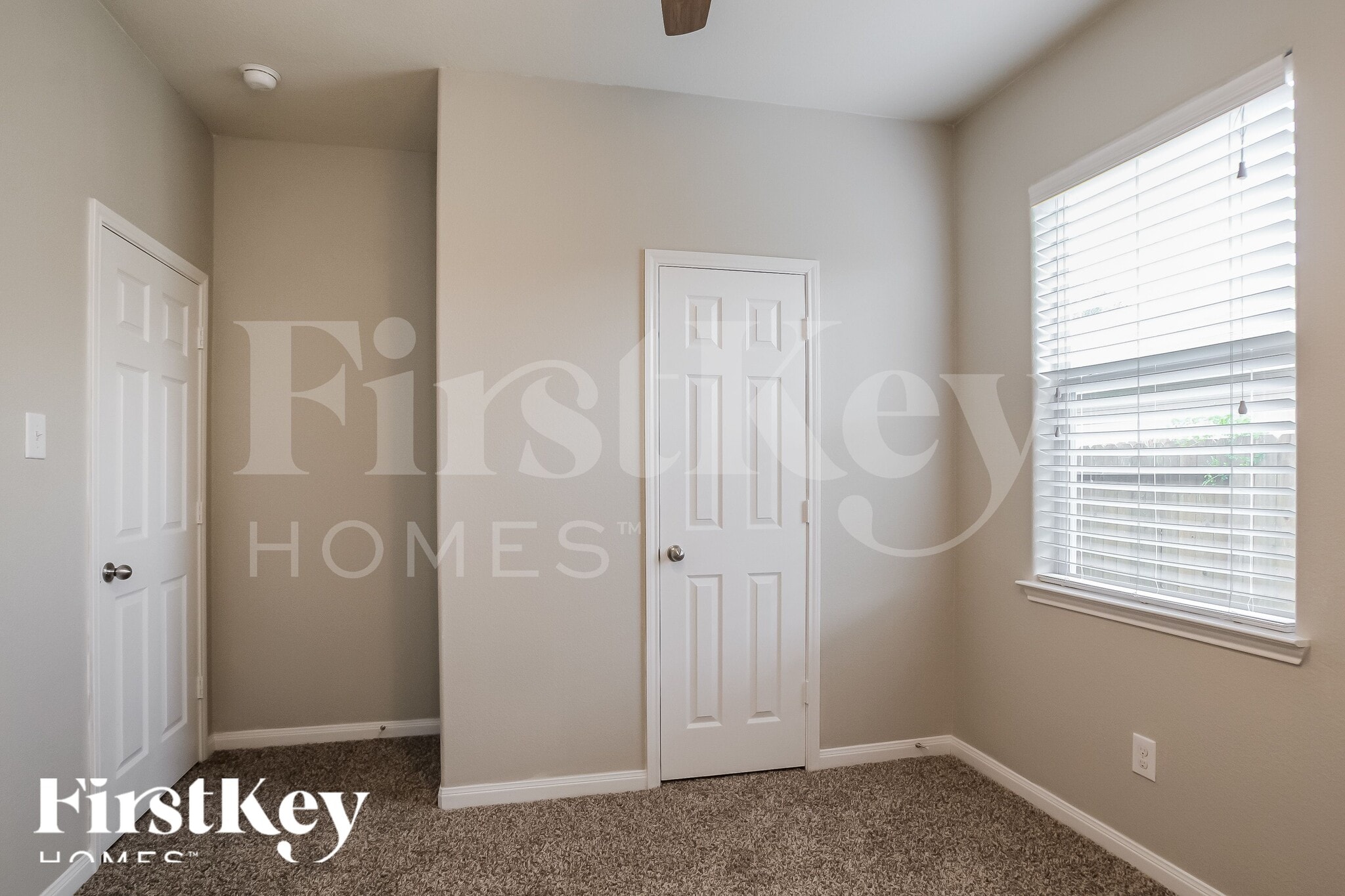 Building Photo - 5623 That Way