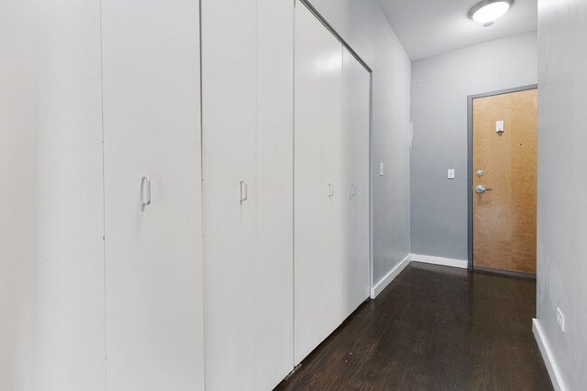 Building Photo - 1720 S Michigan Ave