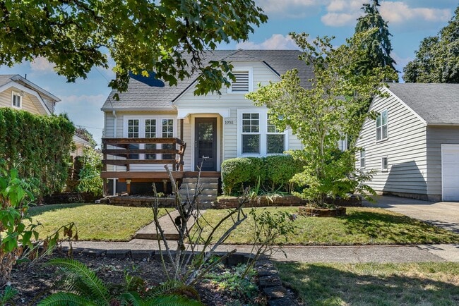 Building Photo - 4 Bedroom 2 Bathroom Home in Salem