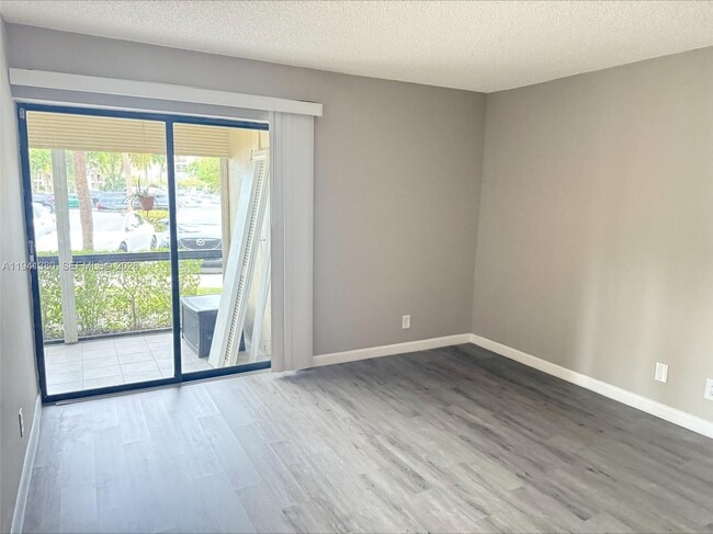 Building Photo - 2312 S Cypress Bend Dr