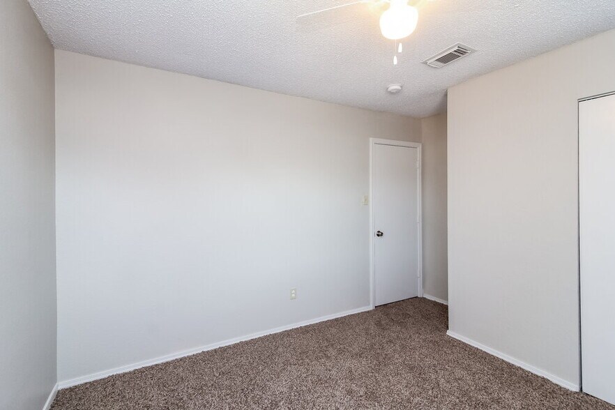 Building Photo - 635 Las Brisas Dr