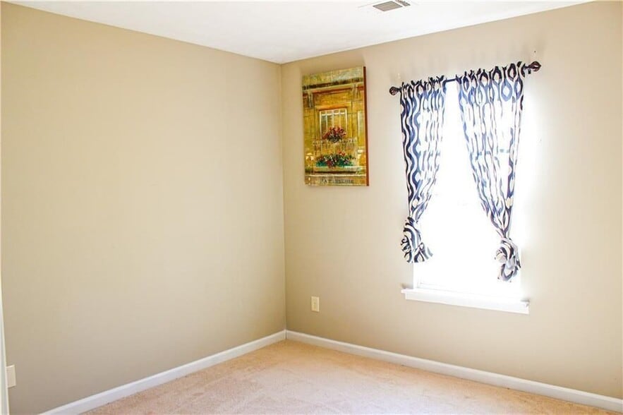 Building Photo - 4445 Scotland Ct SW