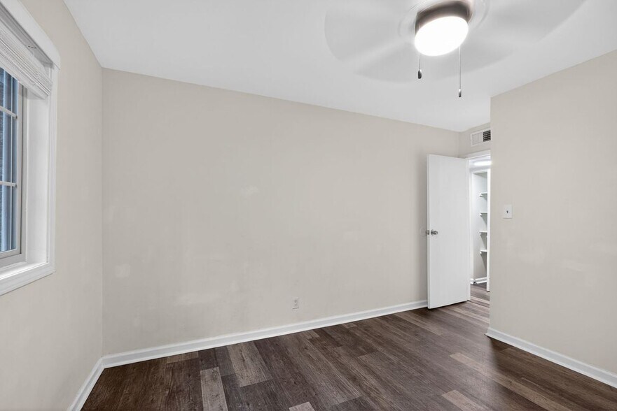 Building Photo - 2520 Peachwood Cir NE