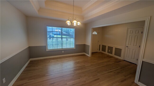 Building Photo - 2030 N Hailey Dr
