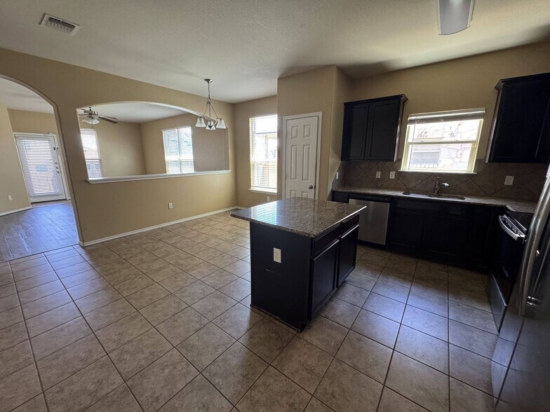 Building Photo - 6406 Clear Brook Dr