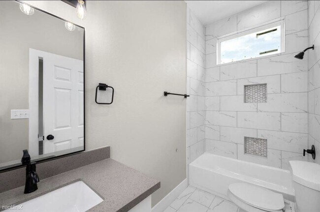 Building Photo - 3 br, 2 bath Duplex - 8408 Prairie View Dr...