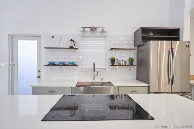 Building Photo - 2601 24th SW Ave