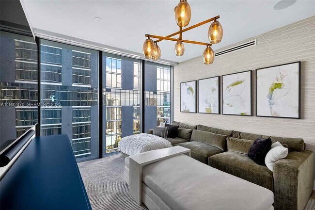 Building Photo - 700 NE 24th St